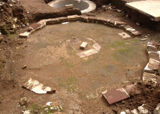 Fotos en primer plano del proceso de restauración en El Patronato