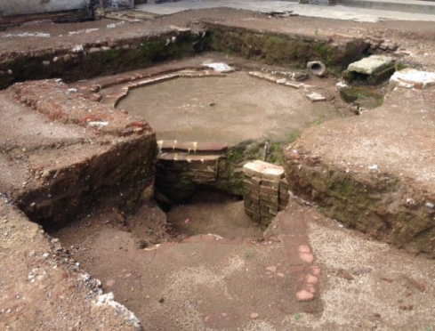 Fotos en primer plano del proceso de restauración en El Patronato