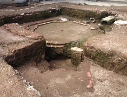 Fotos en primer plano del proceso de restauración en El Patronato