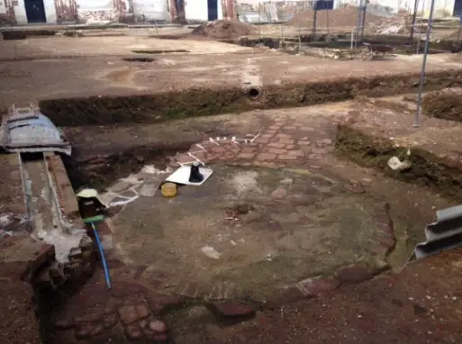Fotos en primer plano del proceso de restauración en El Patronato