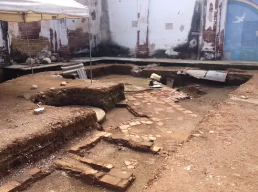 Fotos en primer plano del proceso de restauración en El Patronato