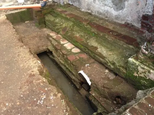 Fotos en primer plano del proceso de restauración en El Patronato