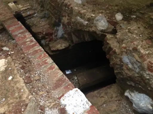 Fotos en primer plano del proceso de restauración en El Patronato