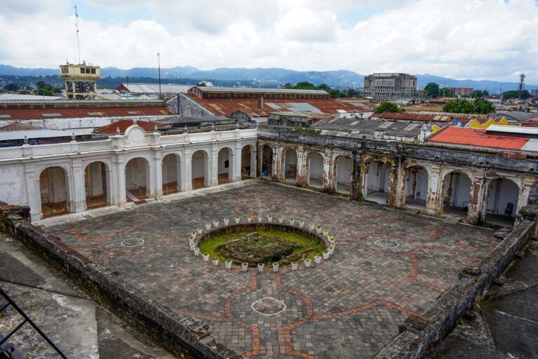 Foto arial del patio interior del centro cultural Patronato
