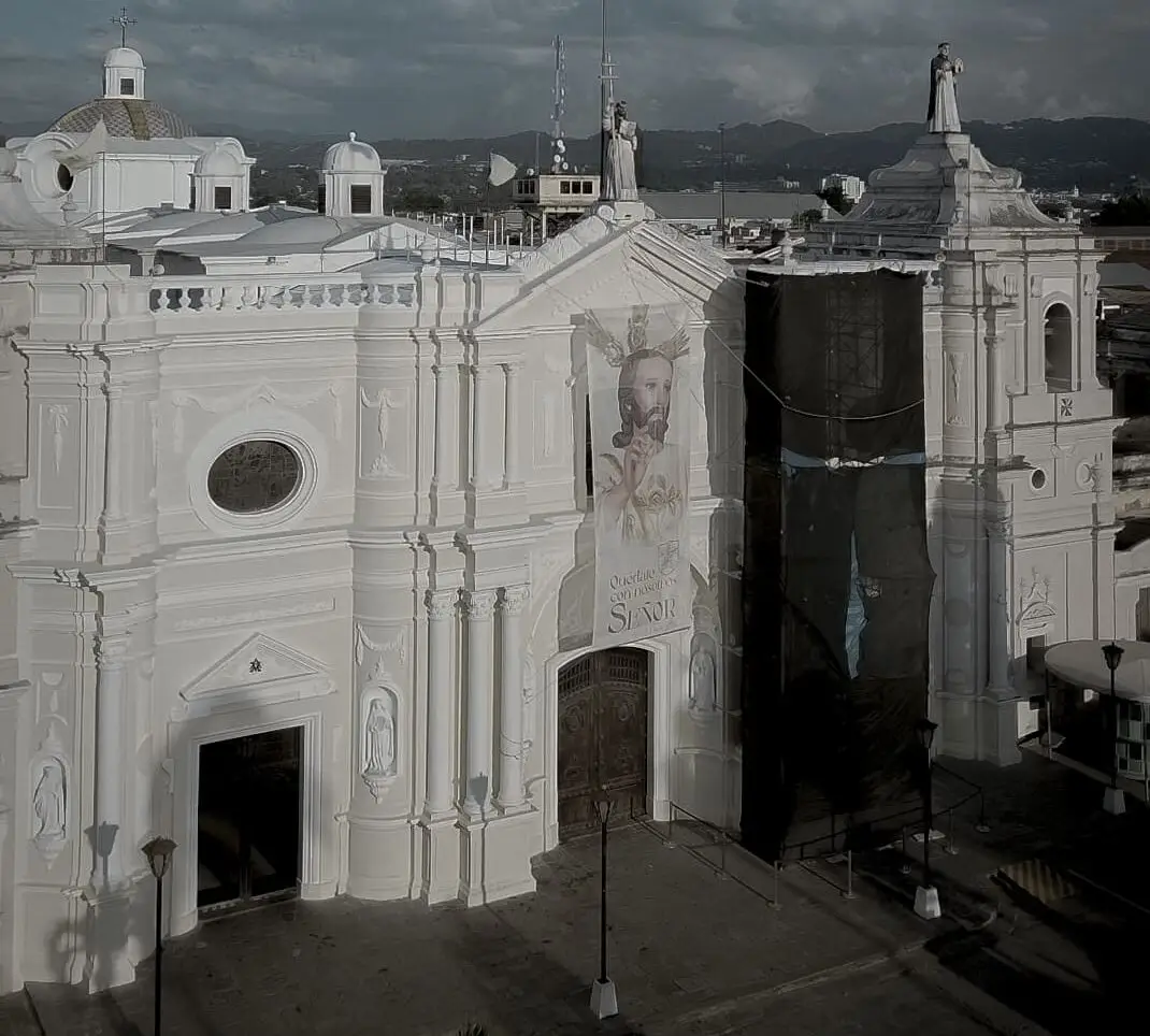 basílica de santo domingo de frente