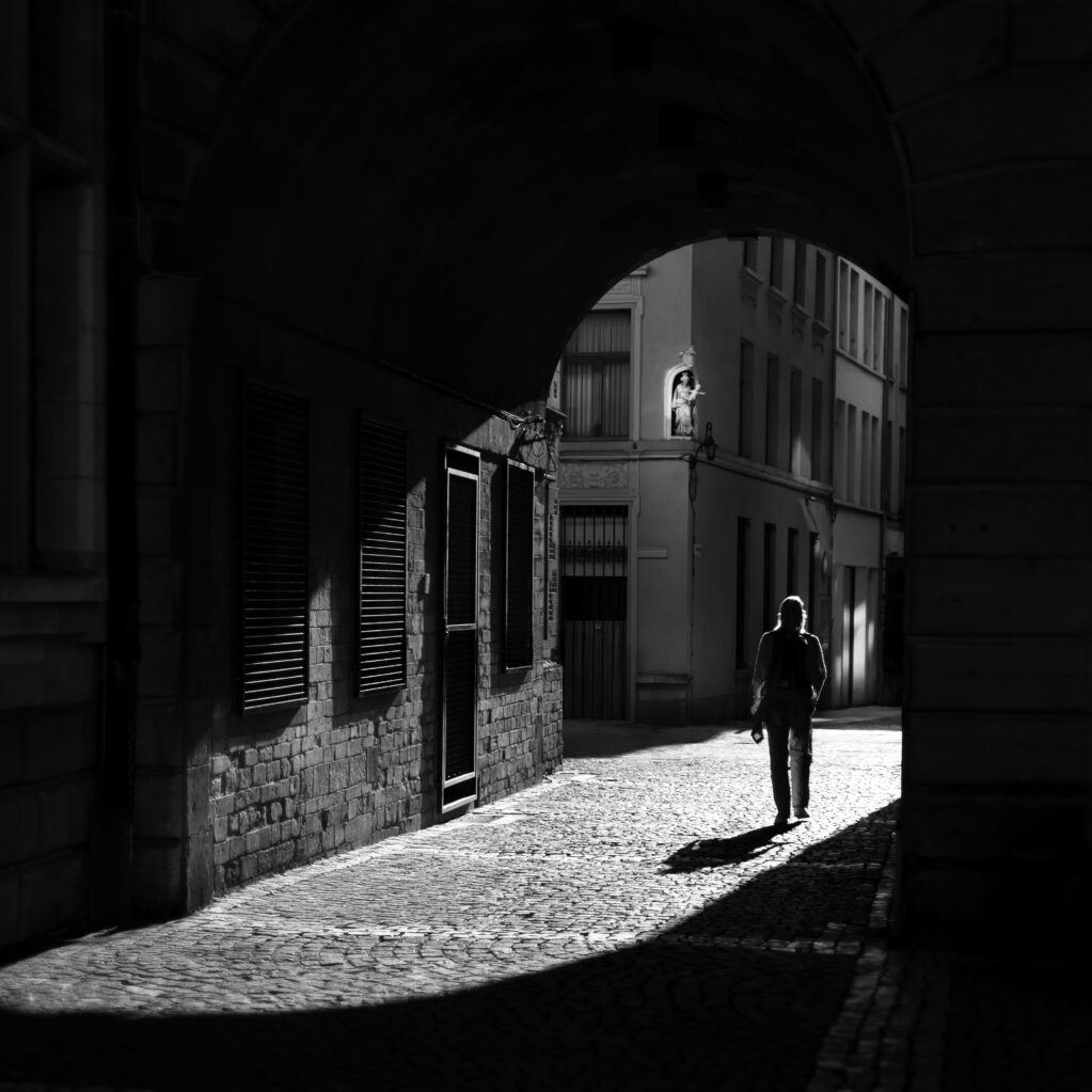 El pasoSerie: Sombras que hablan